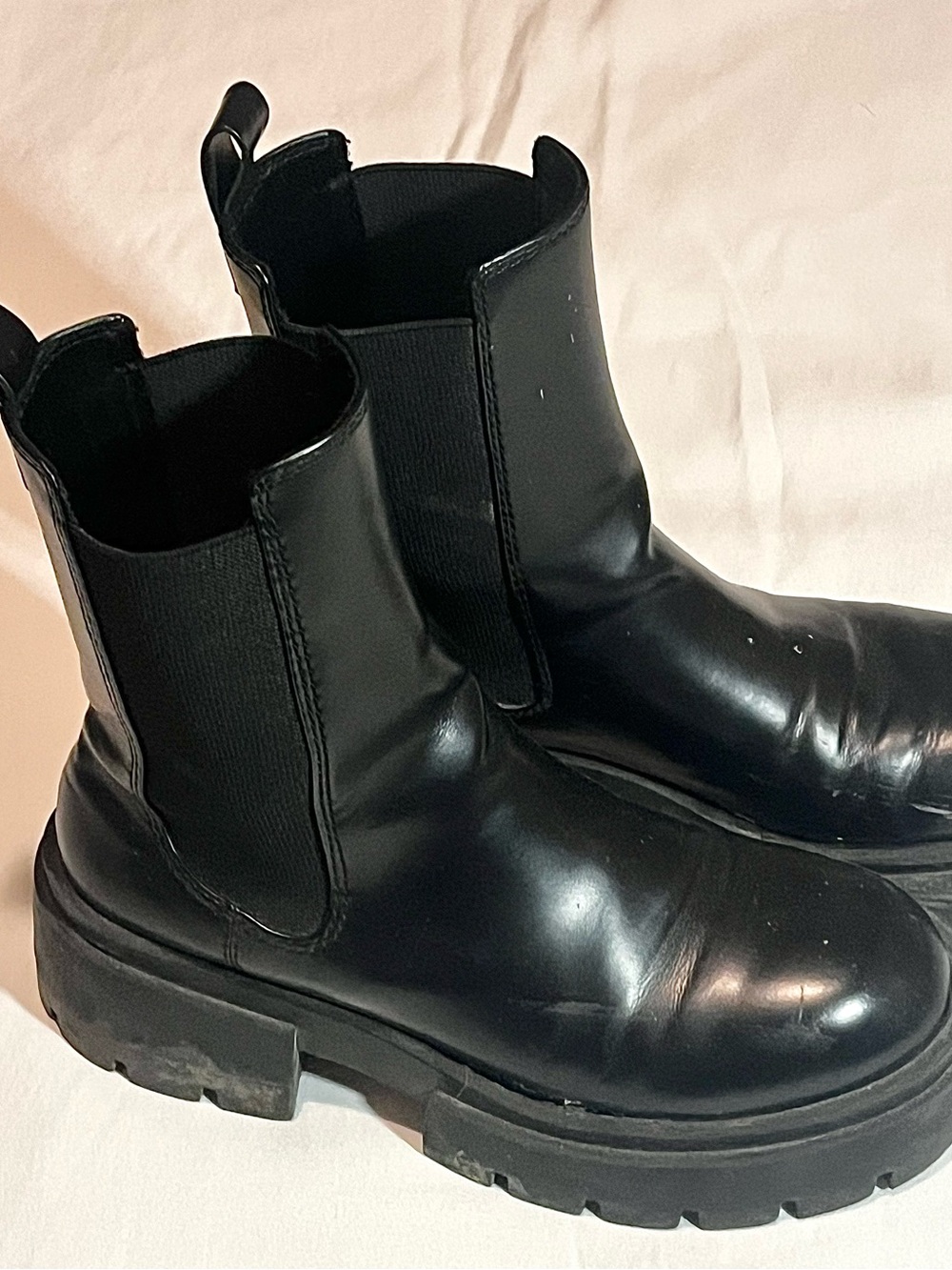 H&M women’s black leather pull-on ankle boots